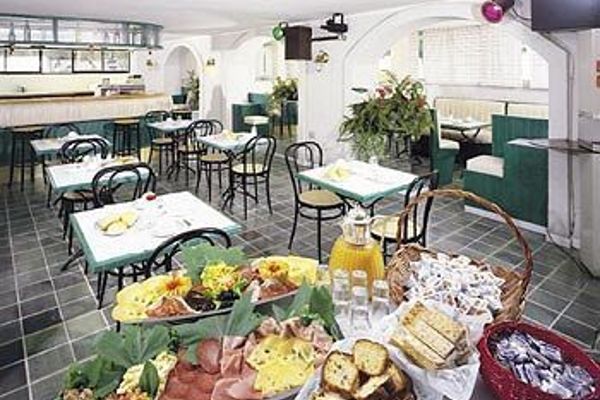 Hotel Queen Mary (Cattolica)